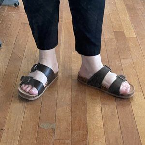 Sandals size 8 brown